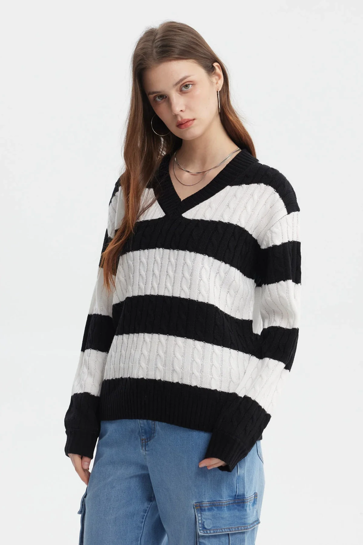 Sweater Mujer Cuello V Rayas Negro / Blanco - Image 2