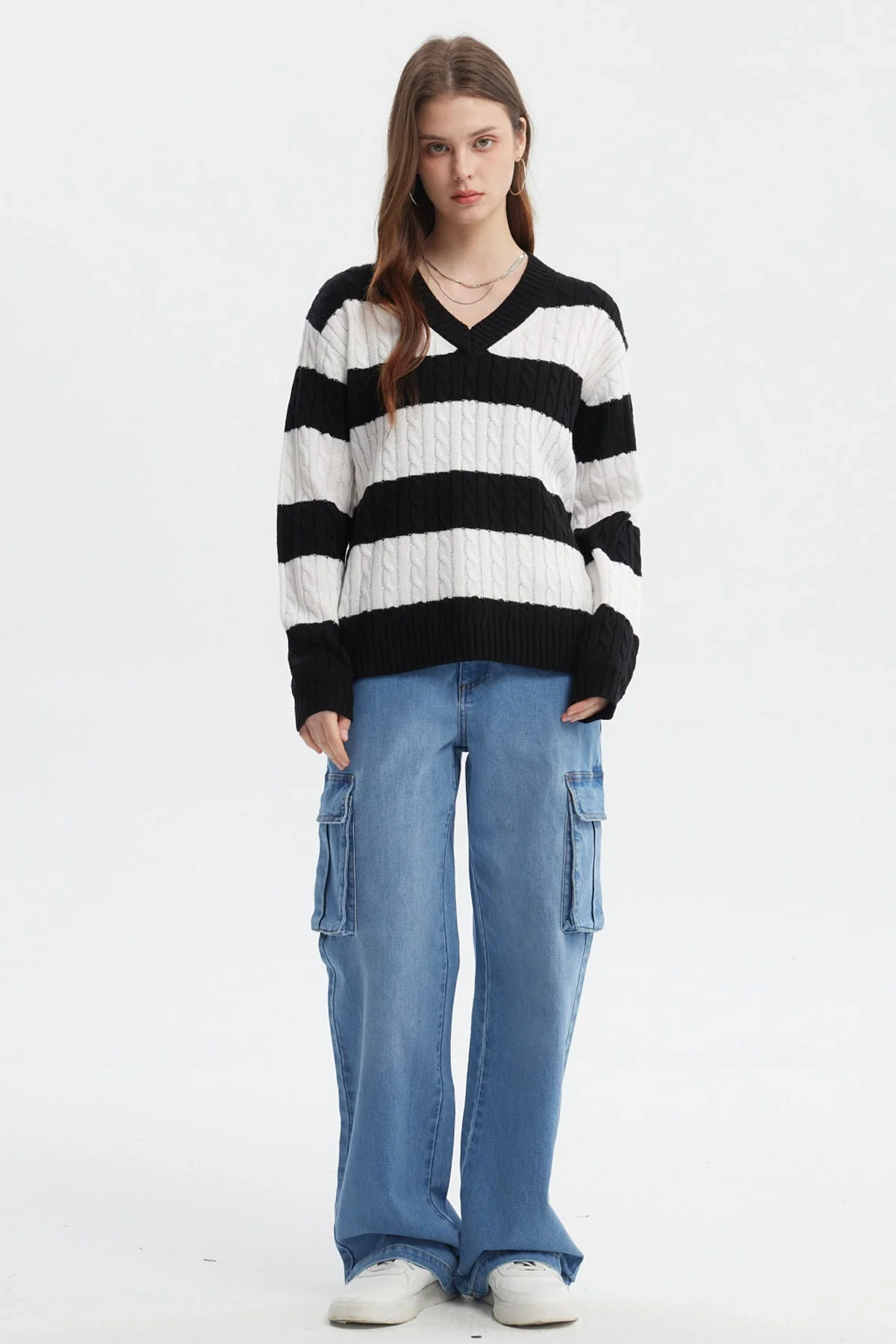 Sweater Mujer Cuello V Rayas Negro / Blanco - Image 4