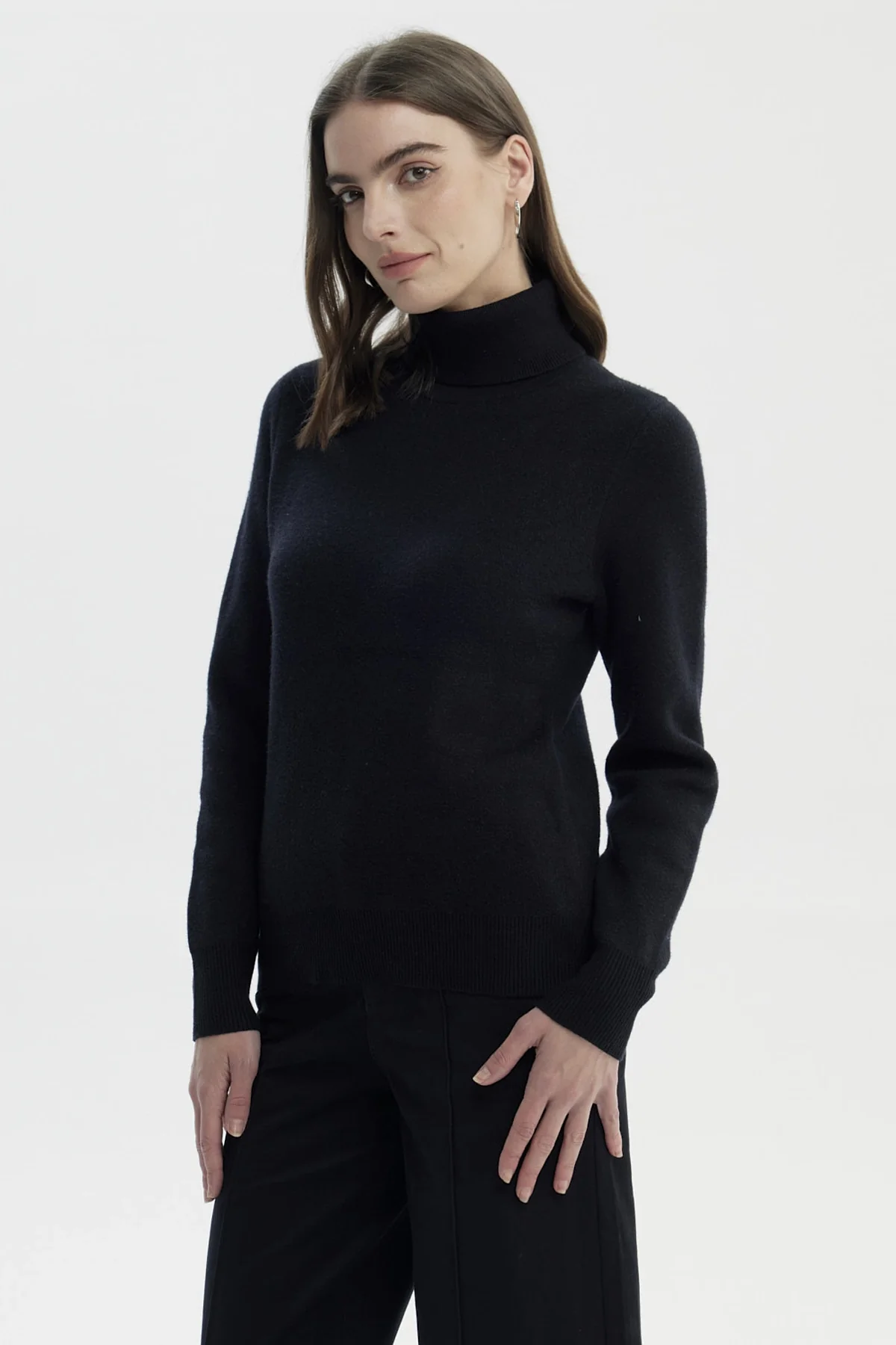 Sweater Mujer Slim Cuello Alto Negro - Image 2