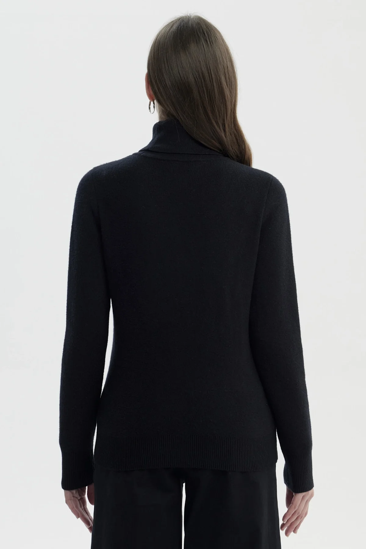Sweater Mujer Slim Cuello Alto Negro - Image 3