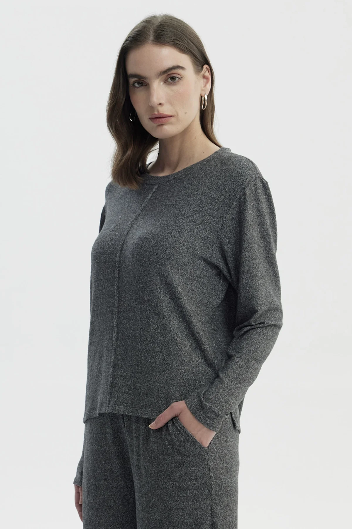 Sweater Mujer Slim Cuello Redondo Gris Oscuro - Image 2