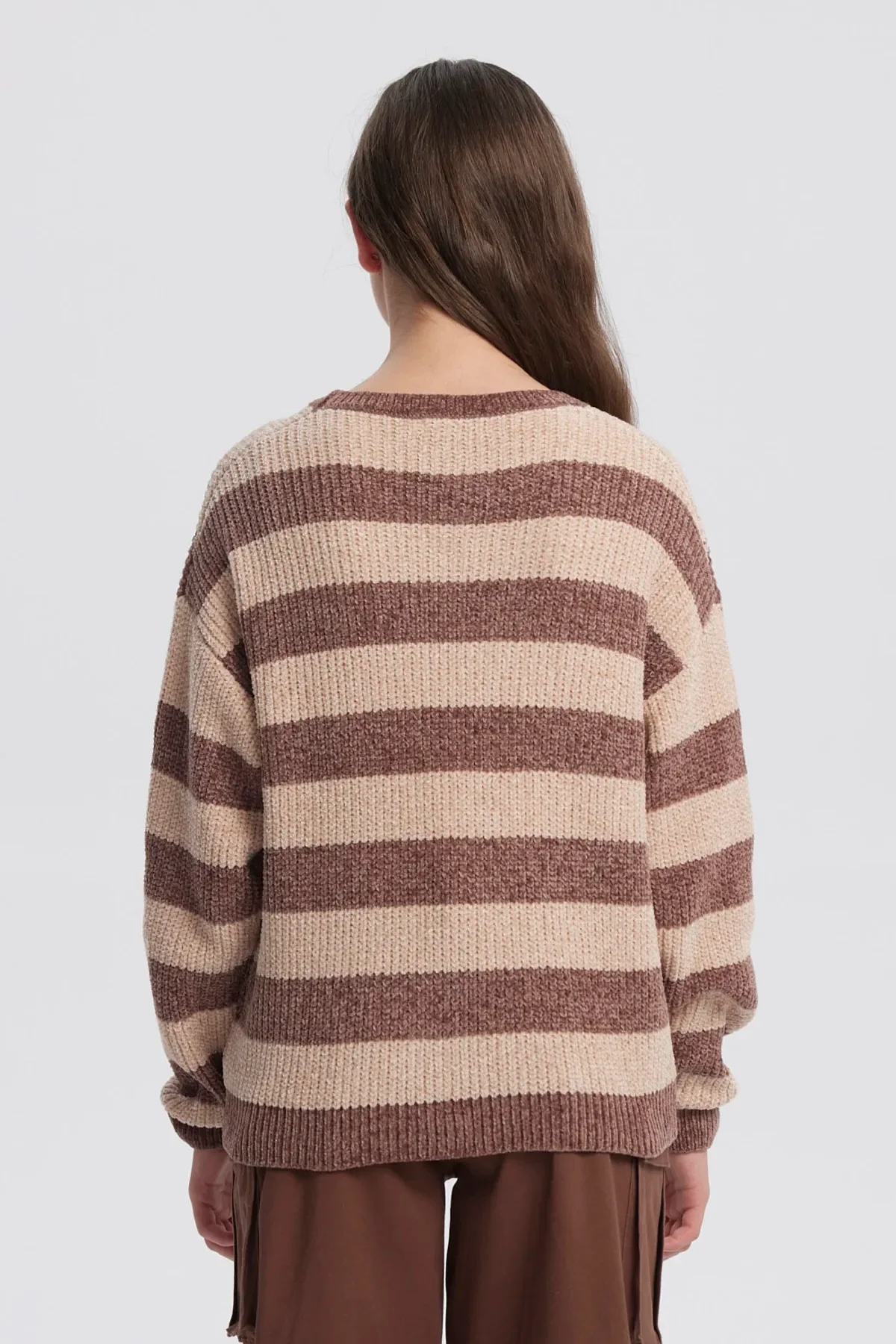Sweater Niña Slim Café - Image 3