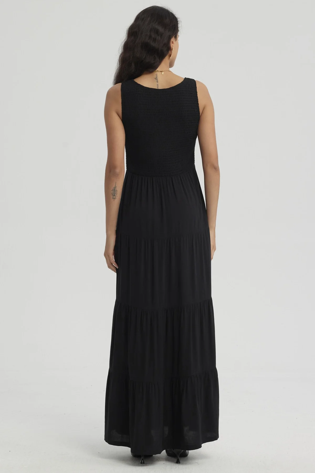 Vestido Mujer Largo En Capas Aplicación Panal Negro - Image 4